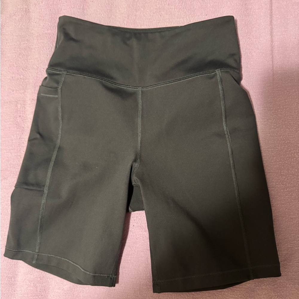 H&M High-Waisted Grey/Black Biker Shorts with Pocket
